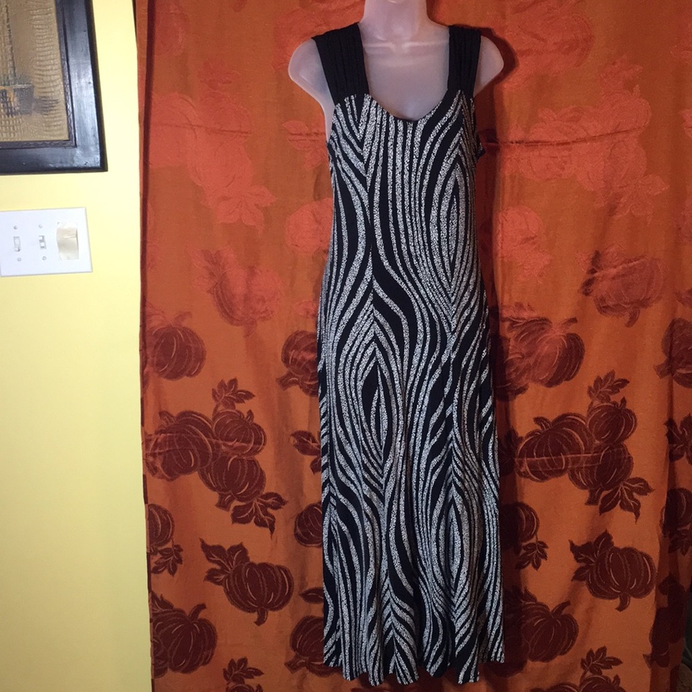 Fashgue Black & White Dress